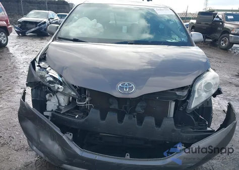 2016 Toyota Sienna Le 8 Passenger z USA, uszkodzony, nr VIN 5TDKK3DCXGS757939